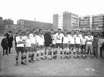 Alineació del Club Esportiu Europa, c. 1910-1920. Fons i autoria: Frederic Juandó Alegret. (CAT AGDB R. 55973)