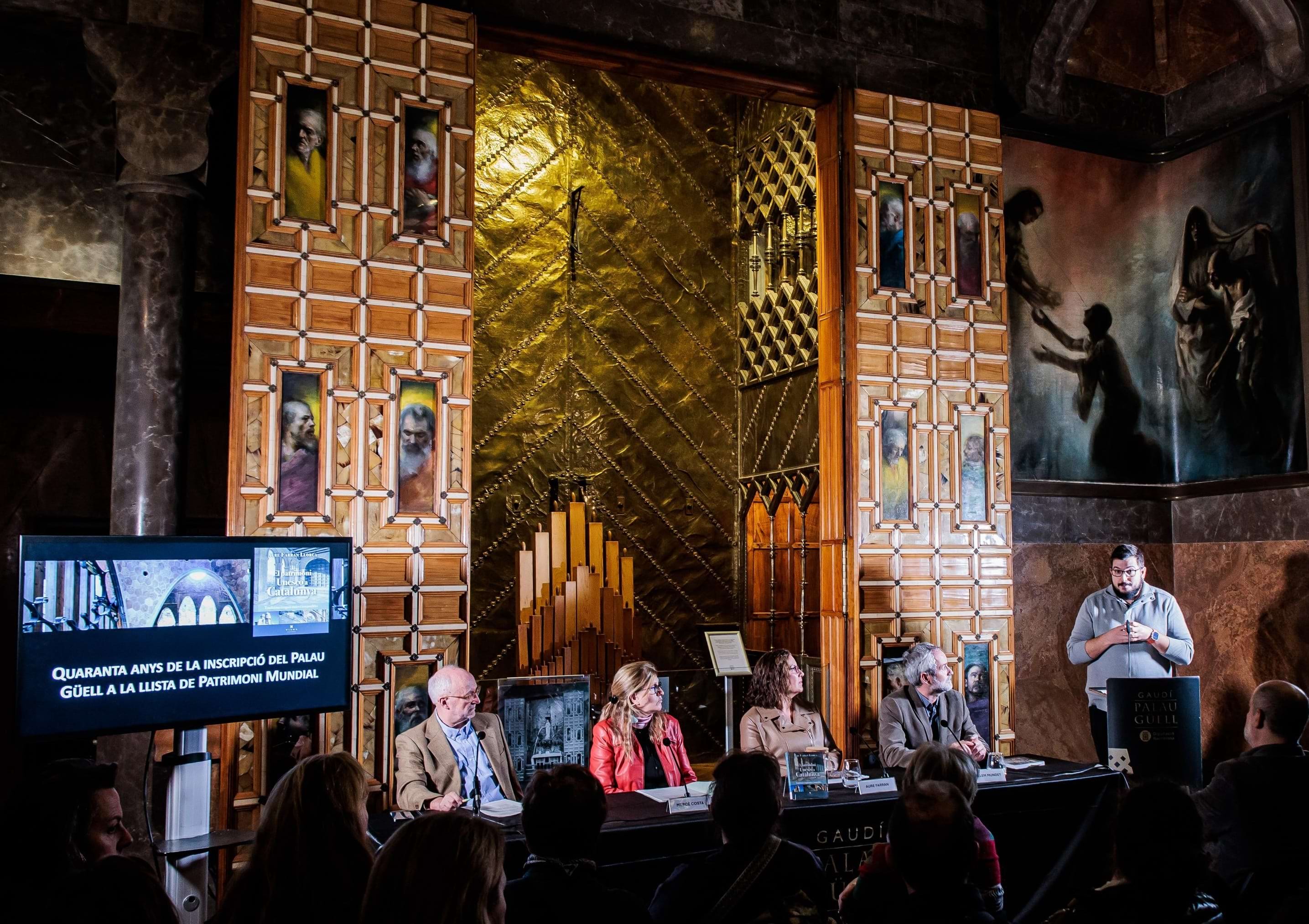 El diputat de Cultura al Saló central del Palau Güell