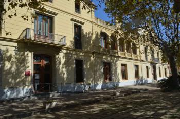 Façana exterior de l'Escola. Arxiu fotogràfic del Centre de Documentació del CRT – Escola de Teixits.