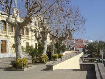 Exterior de l'Escola. Arxiu fotogràfic del Centre de Documentació del CRT – Escola de Teixits.